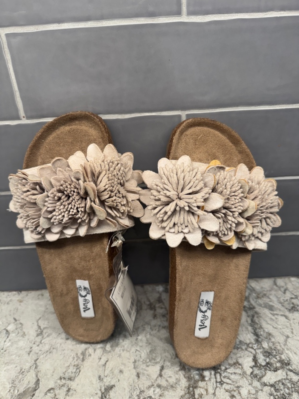 Very G Flower Sandals - Picture 2 of 4
